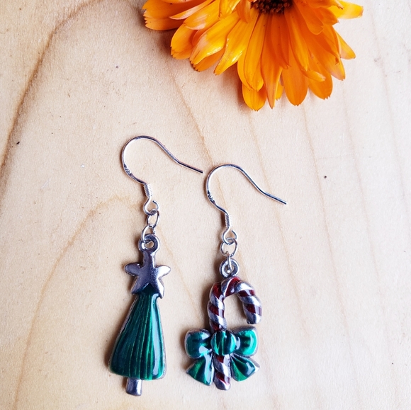 Made By Me OOAK Upcycled Vintage Painted Enamel Christmas Earrings - Picture 5 of 9